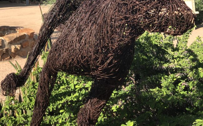 Idée déco : sculpture de guépard en fer forgé. Bel décoration pour l'extérieur